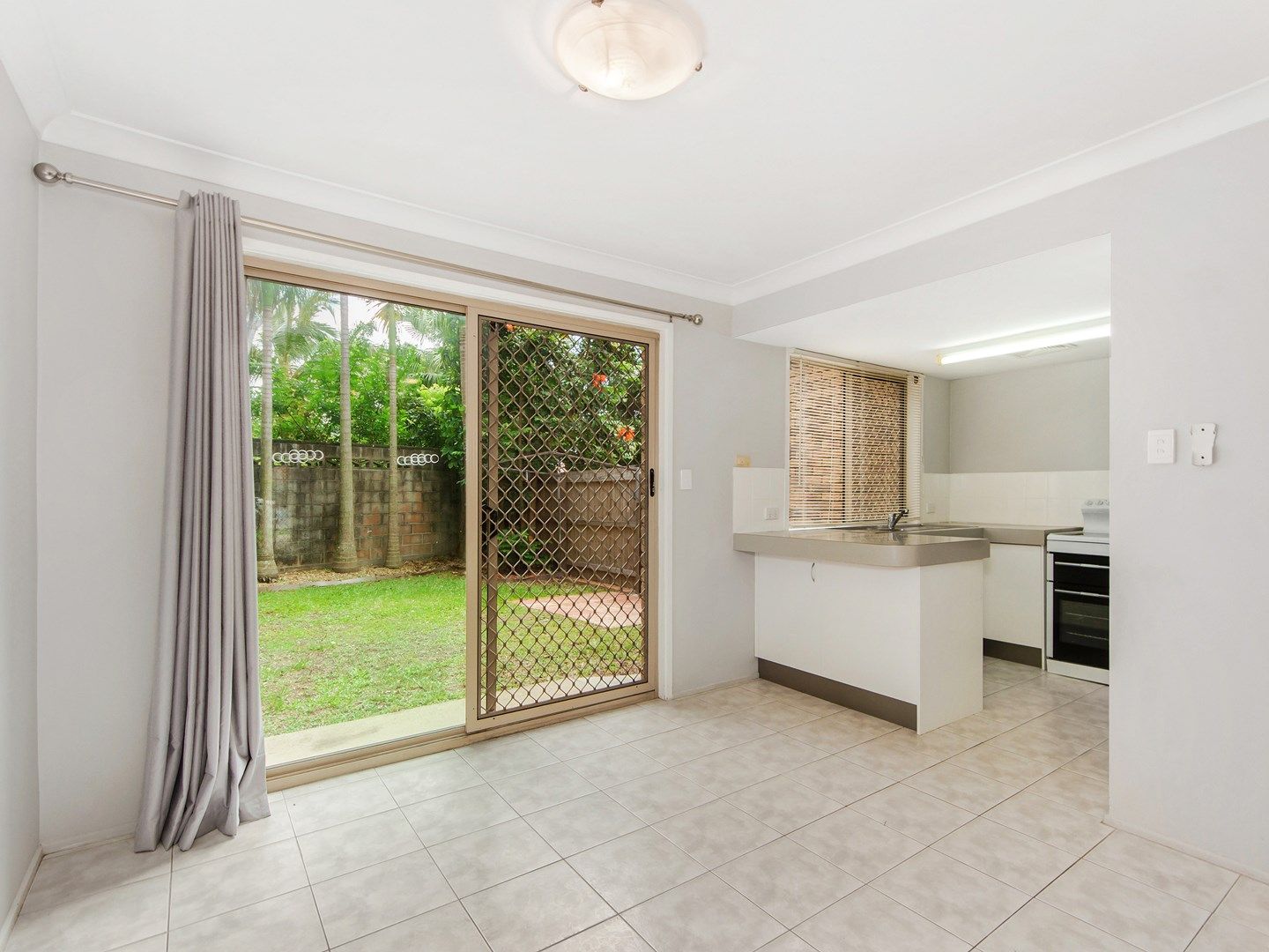 1/8 West King Street, Southport QLD 4215, Image 1