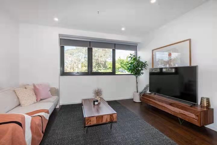 13/2 Blamey Place, Campbell ACT 2612, Image 2