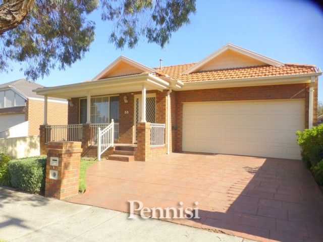 3 bedrooms Apartment / Unit / Flat in 1/33 Renown Street ESSENDON NORTH VIC, 3041