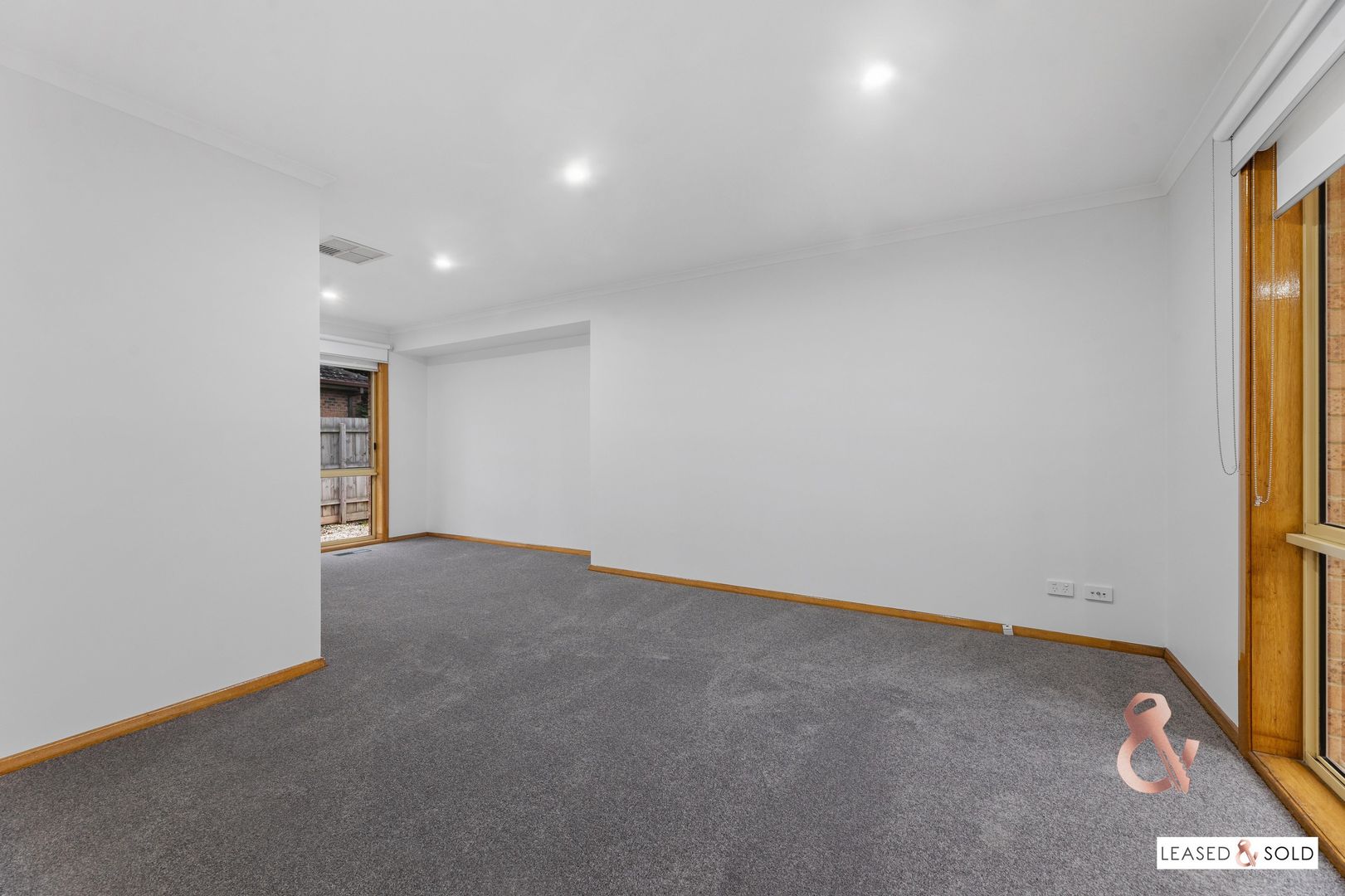 1/12 Prince Of Wales Avenue, Mill Park VIC 3082, Image 2