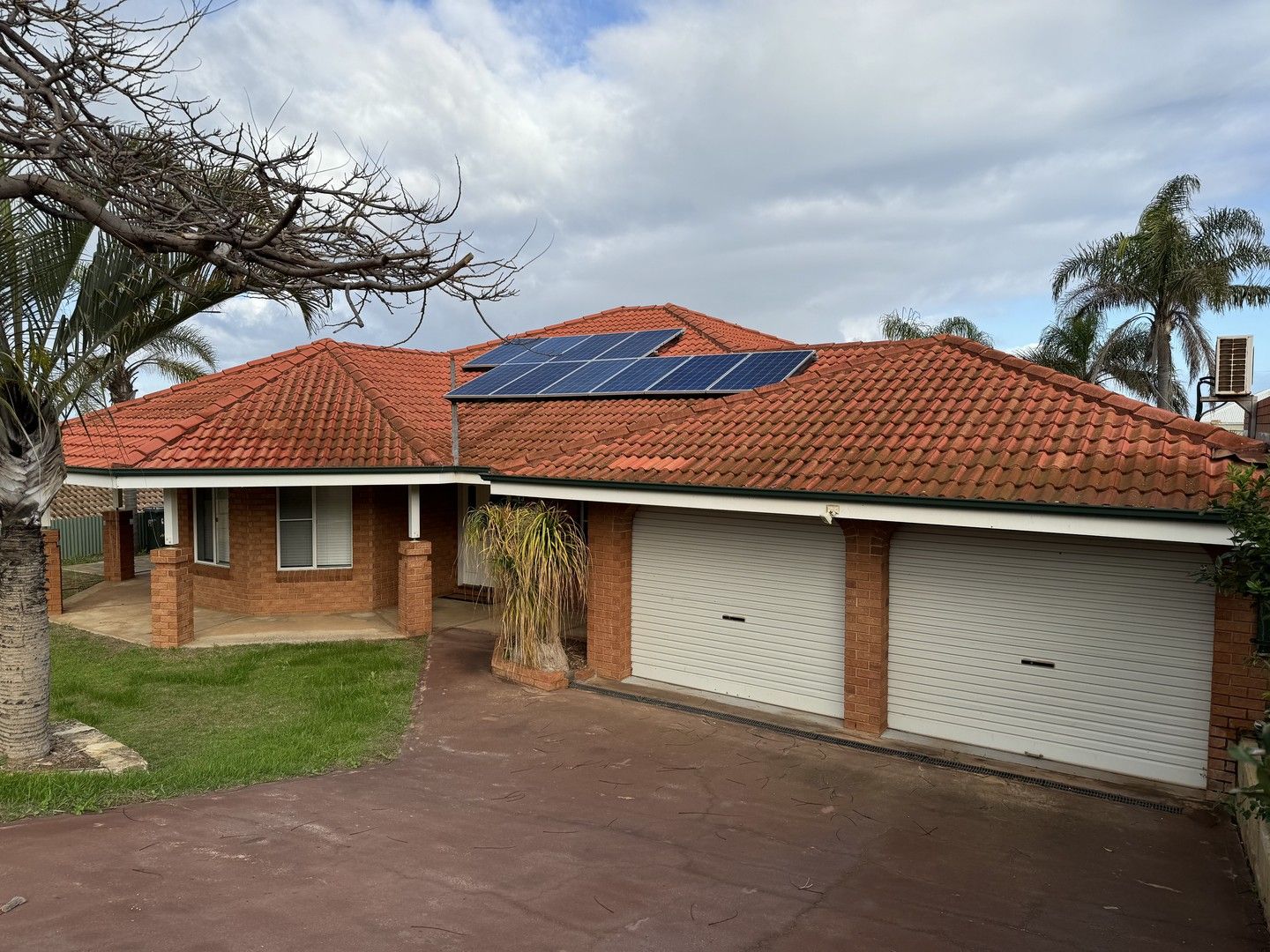 4 bedrooms House in 19 McDermott Avenue WANDINA WA, 6530