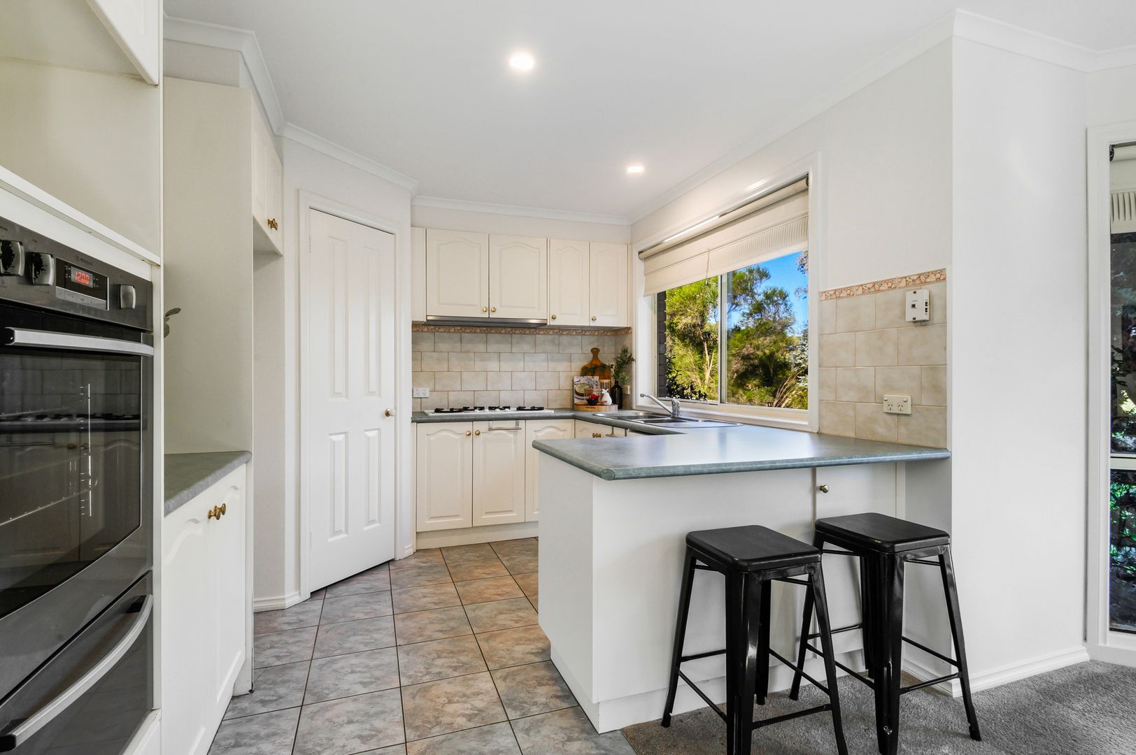 27 Meadowbank Avenue, Chirnside Park VIC 3116, Image 2