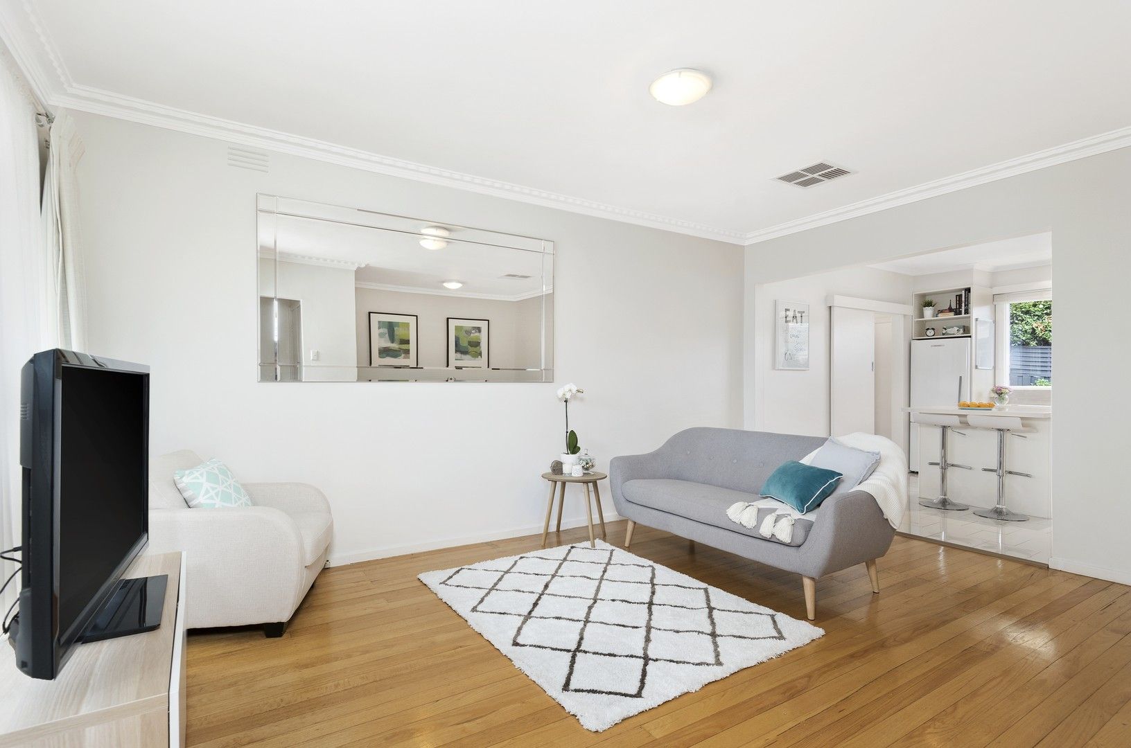 2 bedrooms Apartment / Unit / Flat in 2/42 Faversham Road CANTERBURY VIC, 3126