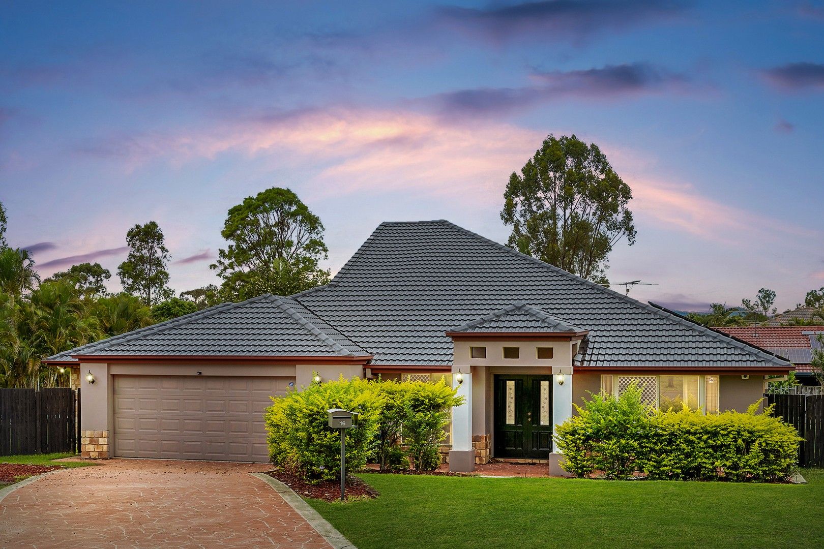6 bedrooms House in 16 Berkshire Place SPRINGFIELD LAKES QLD, 4300