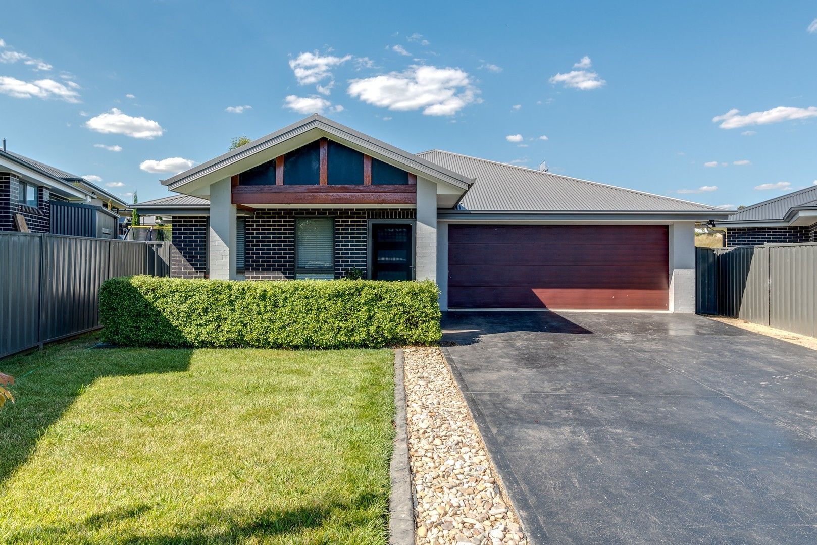 4 bedrooms House in 77 Mewburn Dr GOULBURN NSW, 2580