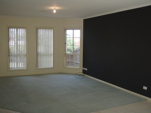 1/5 Gala Place, Keilor Downs VIC 3038, Image 2