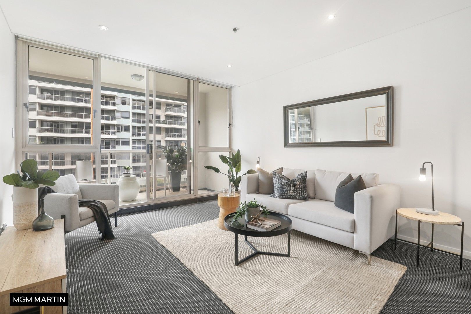 2 bedrooms Apartment / Unit / Flat in 283/8 Lachlan Street WATERLOO NSW, 2017