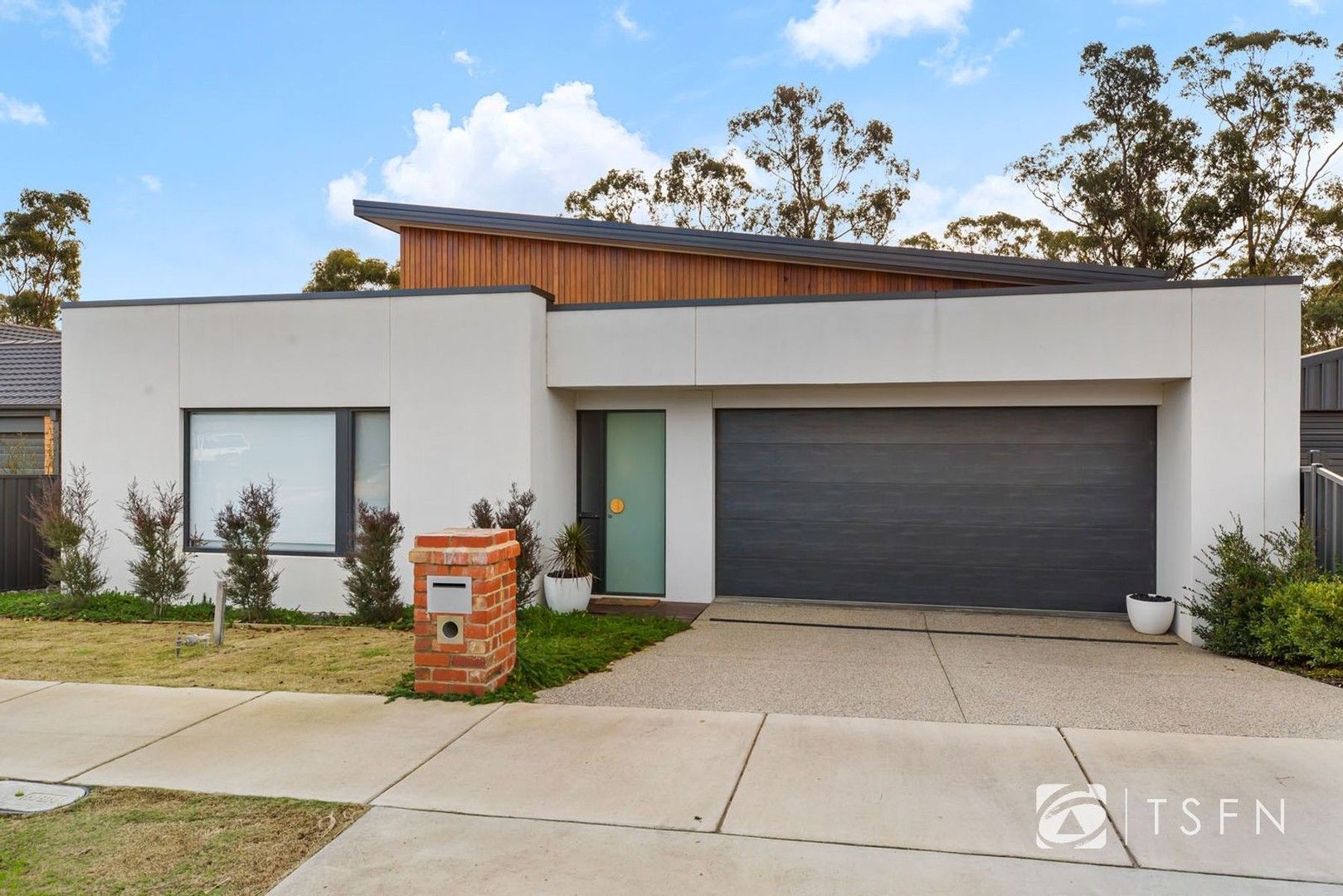 4 bedrooms House in 17 Bolitho Terrace MAIDEN GULLY VIC, 3551