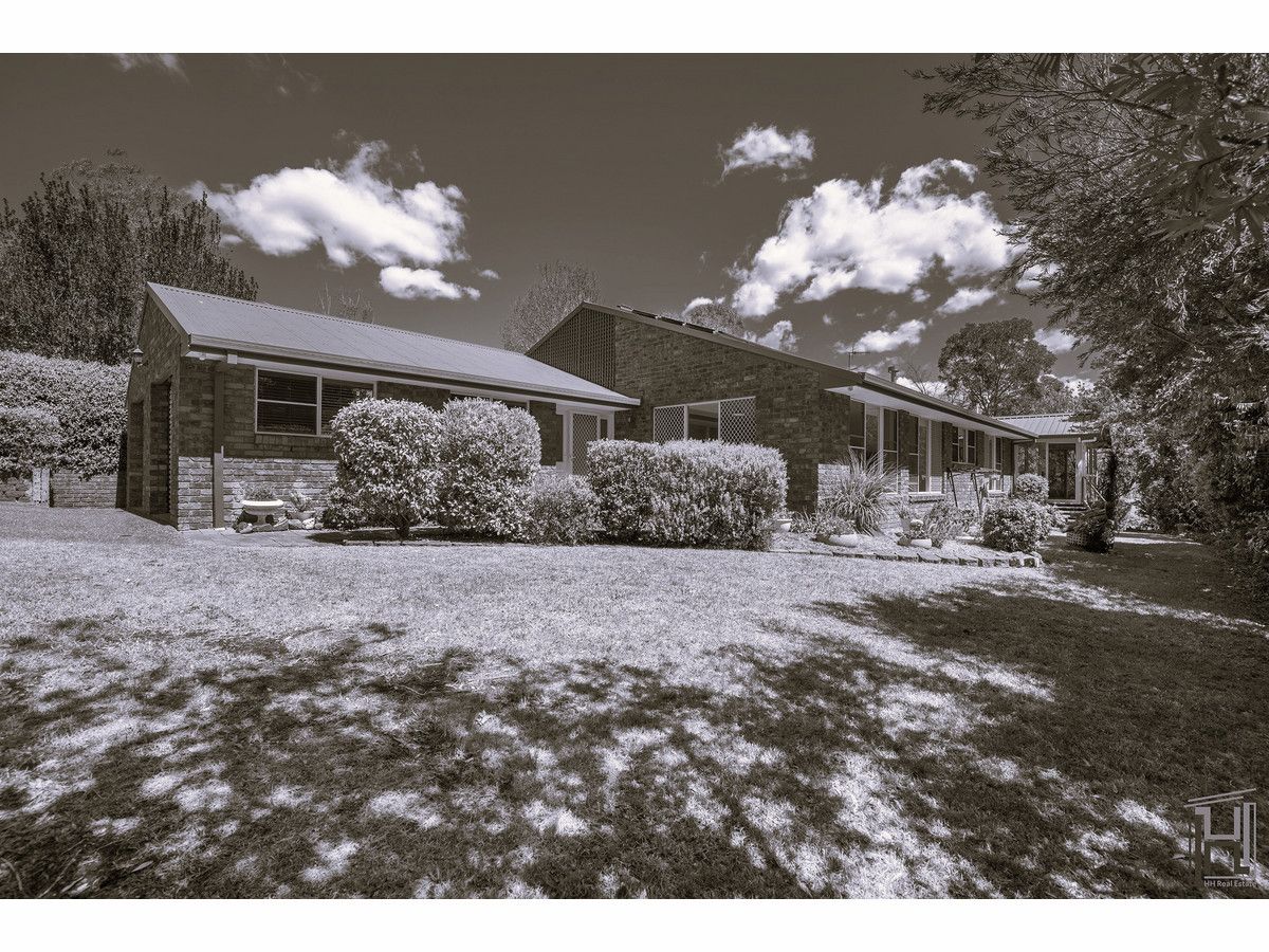 2 Carlow Close, Armidale NSW 2350, Image 0