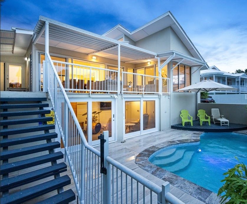 4 bedrooms House in 8 Tangmere Court NOOSA HEADS QLD, 4567