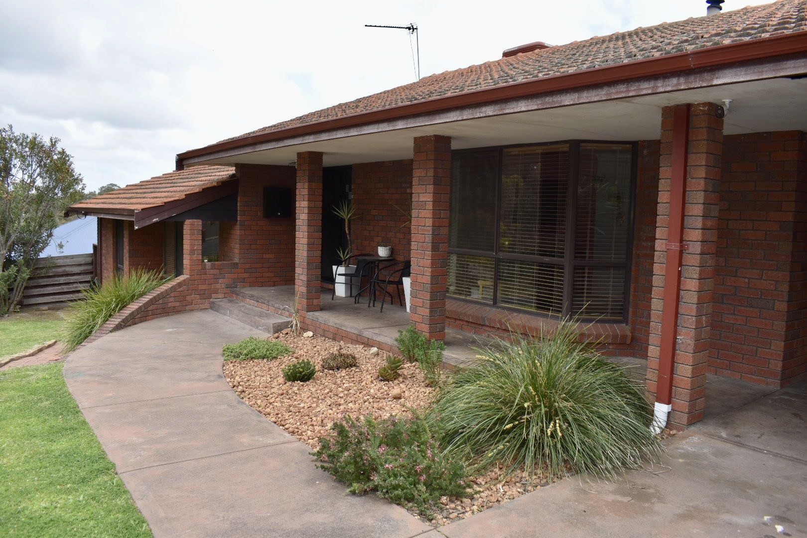 3 bedrooms House in 301 STEERE STREET COLLIE WA, 6225