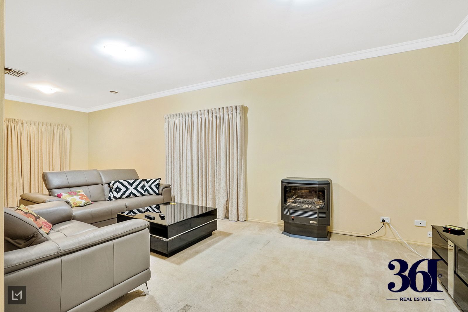 11 The Parkway, Caroline Springs VIC 3023, Image 2