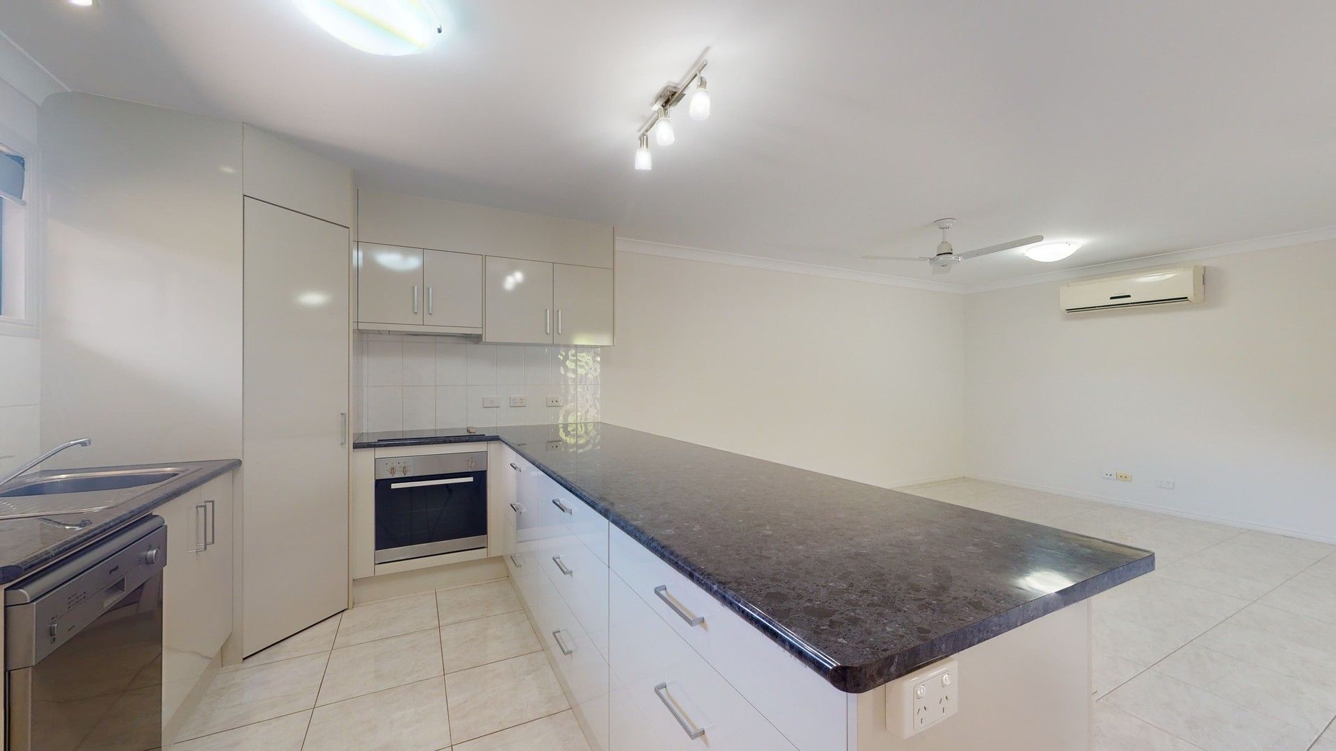 3/23 MacAree Street, Berserker QLD 4701, Image 0