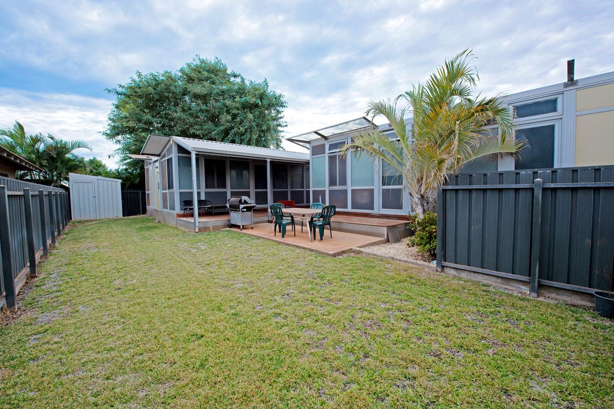 3 bedrooms House in 10 Perentie Road BAYNTON WA, 6714