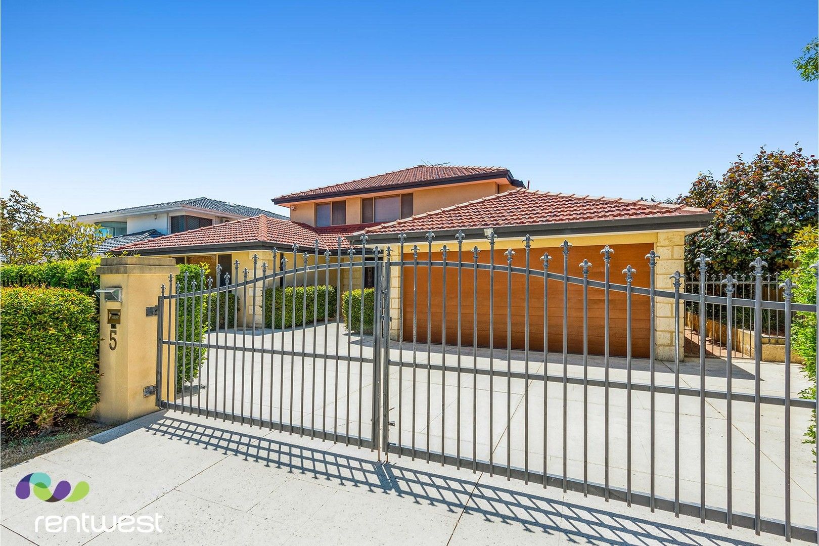 6 bedrooms House in 5 Hopson Close BOORAGOON WA, 6154