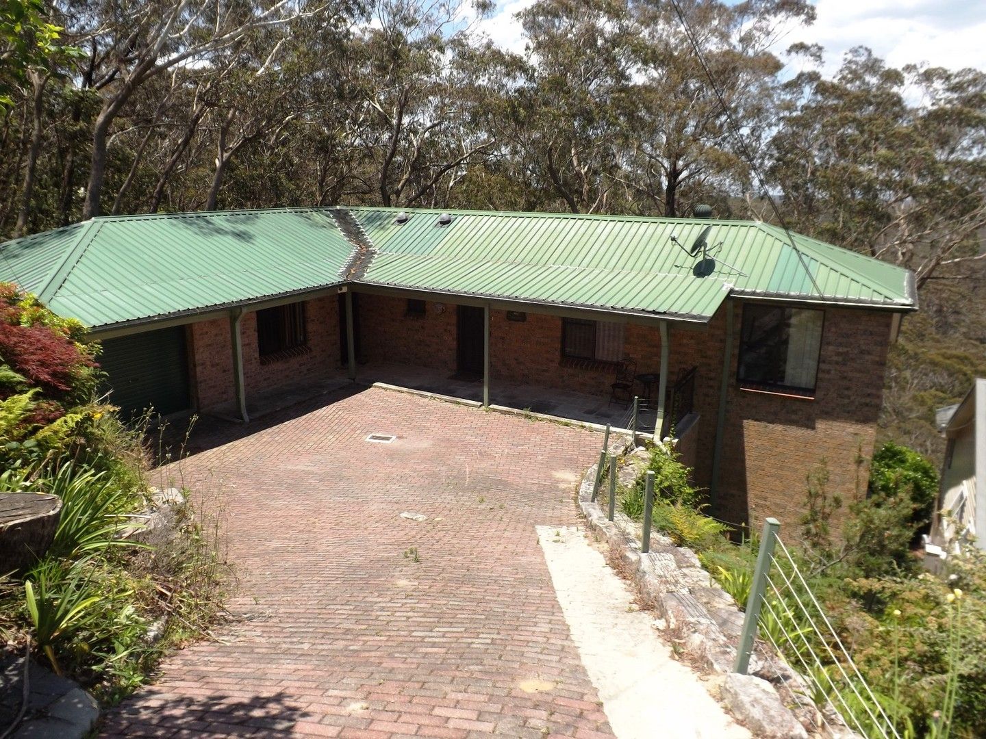5 bedrooms House in 35 Henderson Road WENTWORTH FALLS NSW, 2782