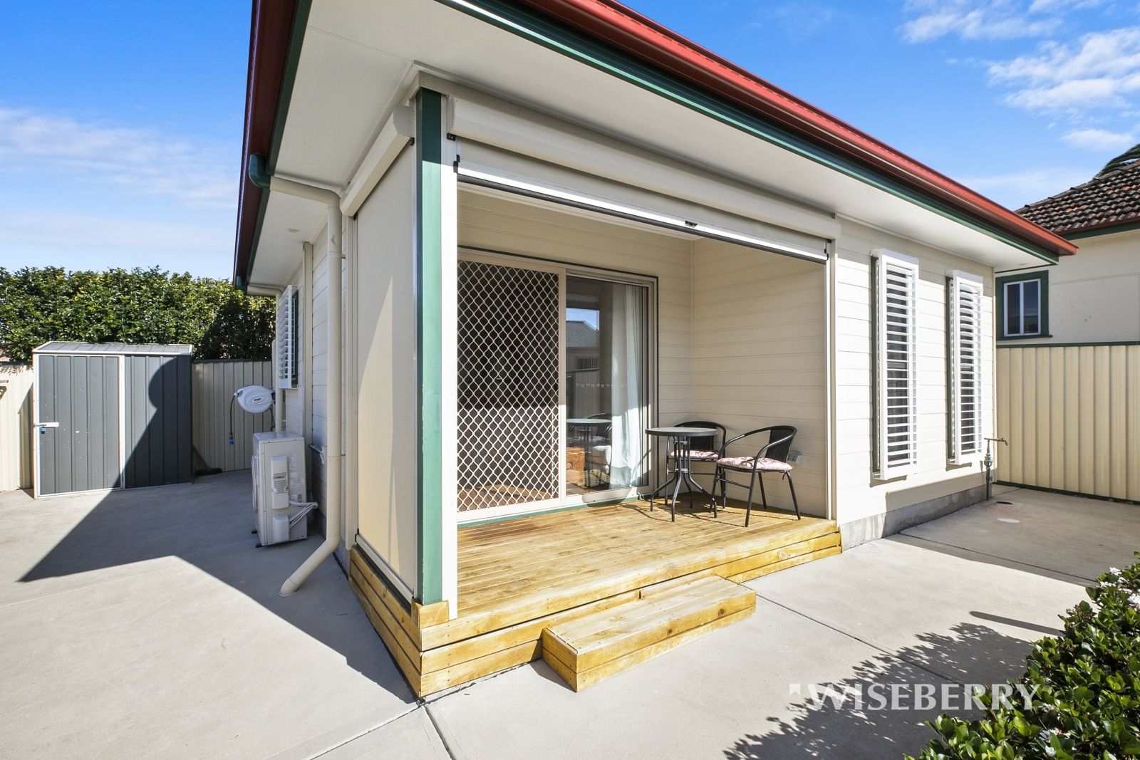 1 bedrooms House in 47A Pacific Hwy LAKE HAVEN NSW, 2263