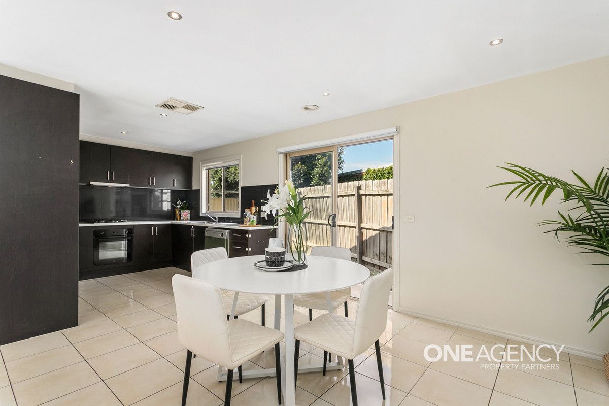 2/1 Chelmsford Place, Seabrook VIC 3028, Image 2