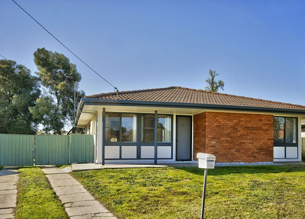 18 Ballantyne Crescent, Deniliquin NSW 2710