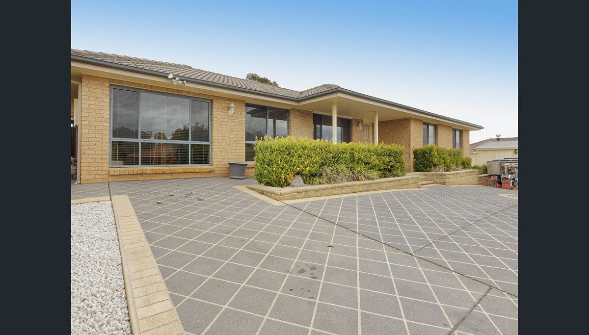 3 bedrooms House in 28 Bradford Drive GOULBURN NSW, 2580