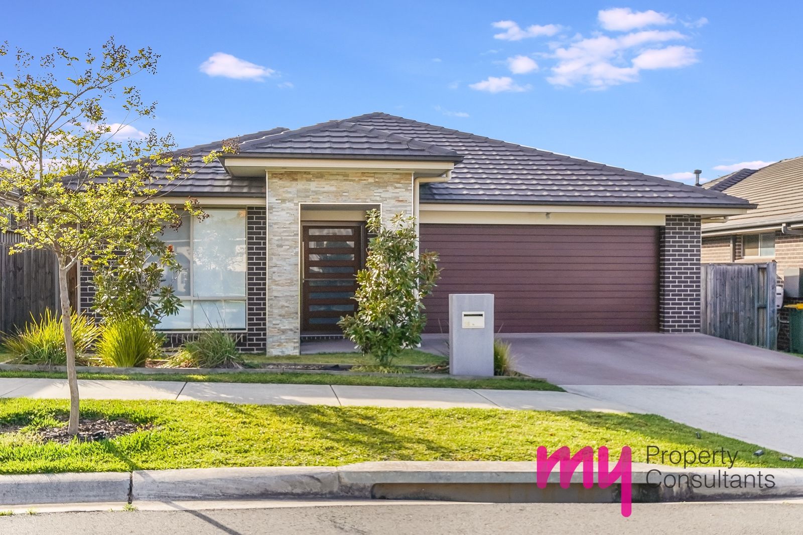 4 bedrooms House in 16 Jardine Close GLEDSWOOD HILLS NSW, 2557