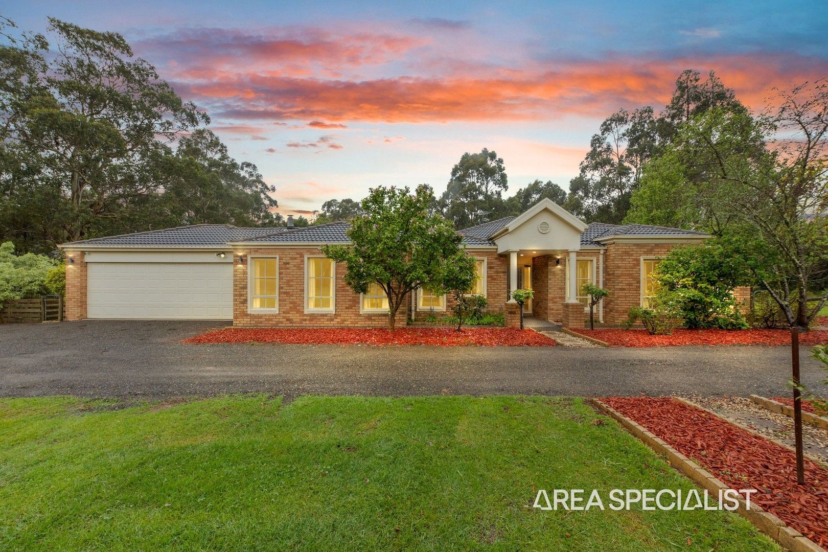 4 bedrooms House in 10 Camelot Court WARRAGUL VIC, 3820