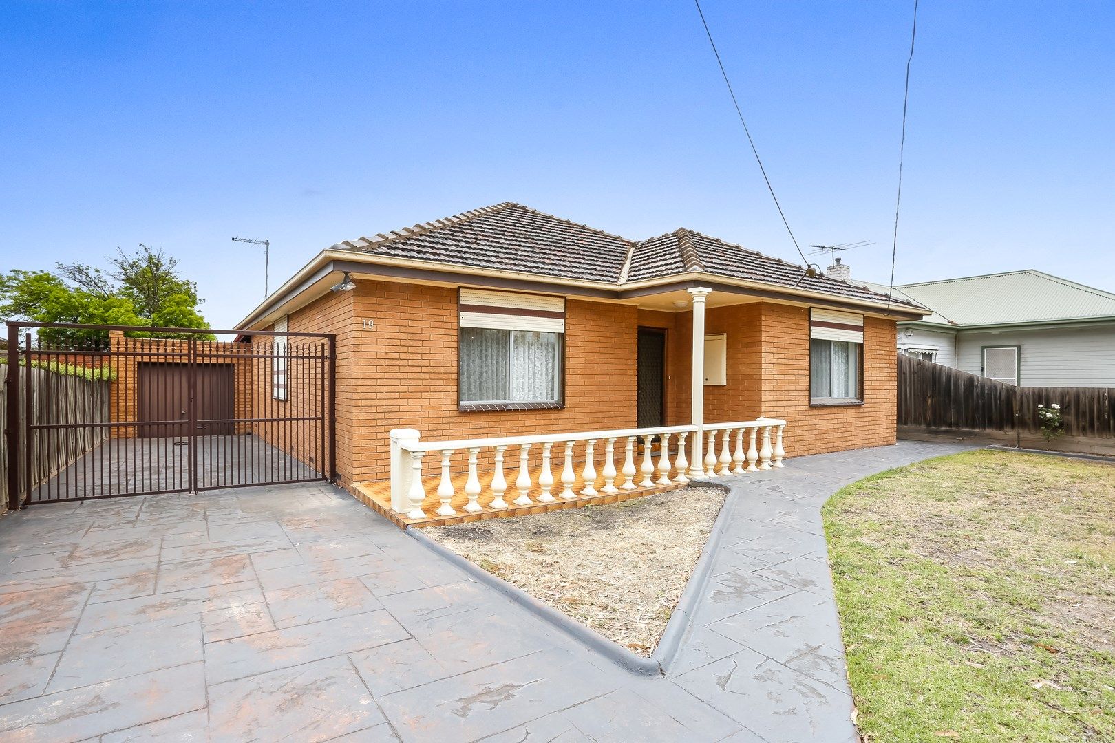 19 First Avenue, Strathmore VIC 3041, Image 0