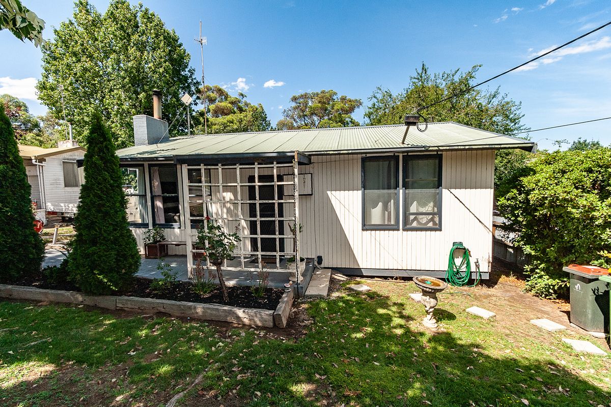 8 Hillside Avenue, Eildon VIC 3713, Image 1