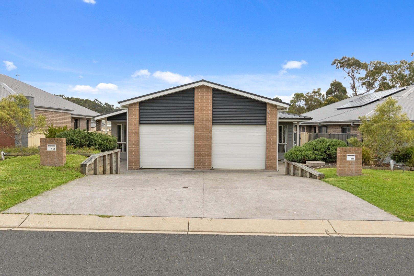 3 bedrooms Townhouse in 29A Tahnee Street SANCTUARY POINT NSW, 2540