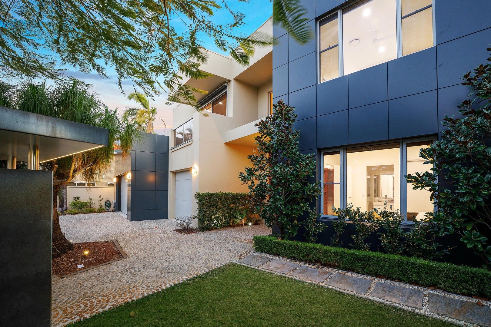 4 Seafarer Court, Paradise Waters QLD 4217, Image 0