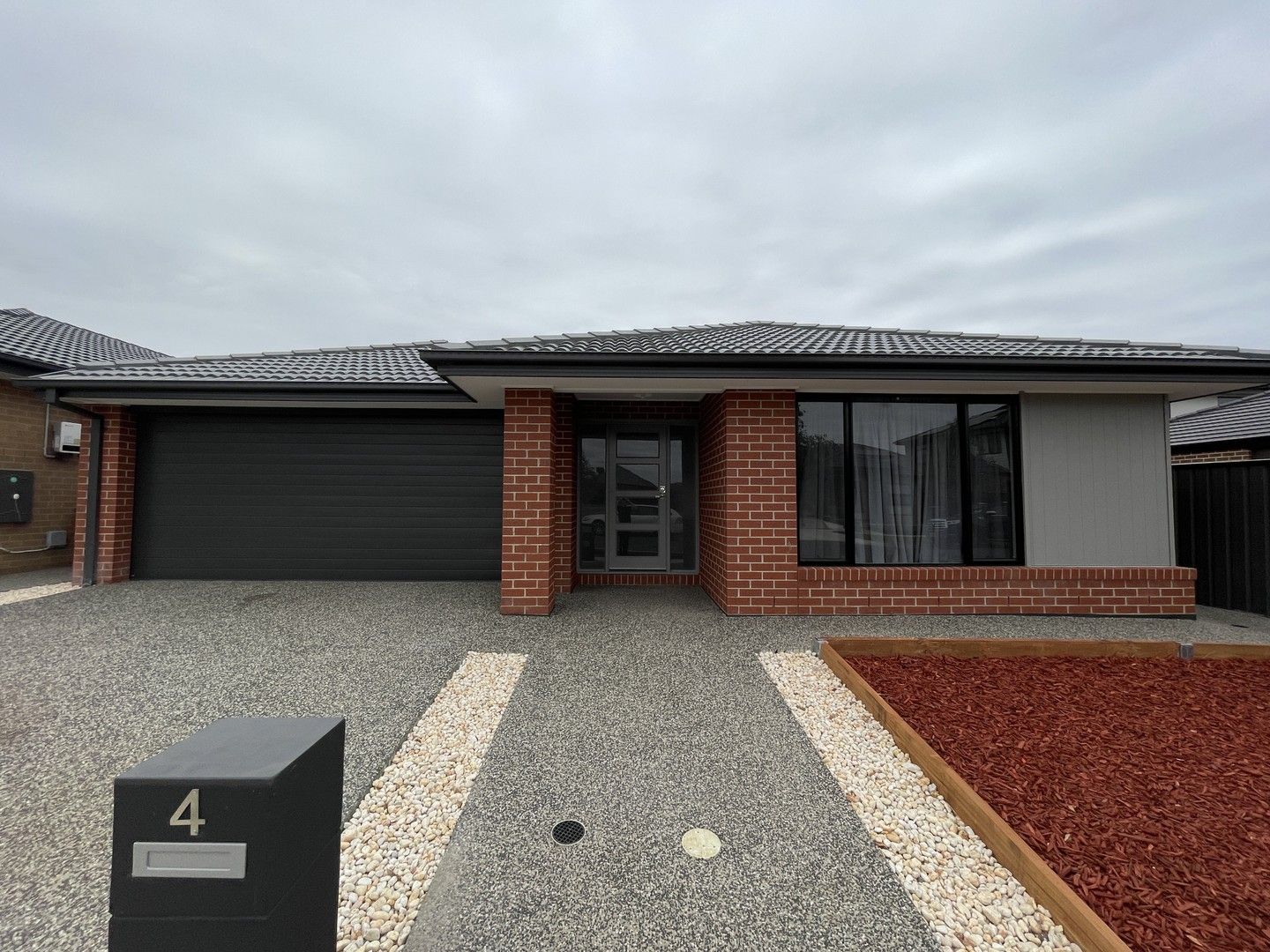 4 bedrooms House in 4 Londonderry Crescent TARNEIT VIC, 3029