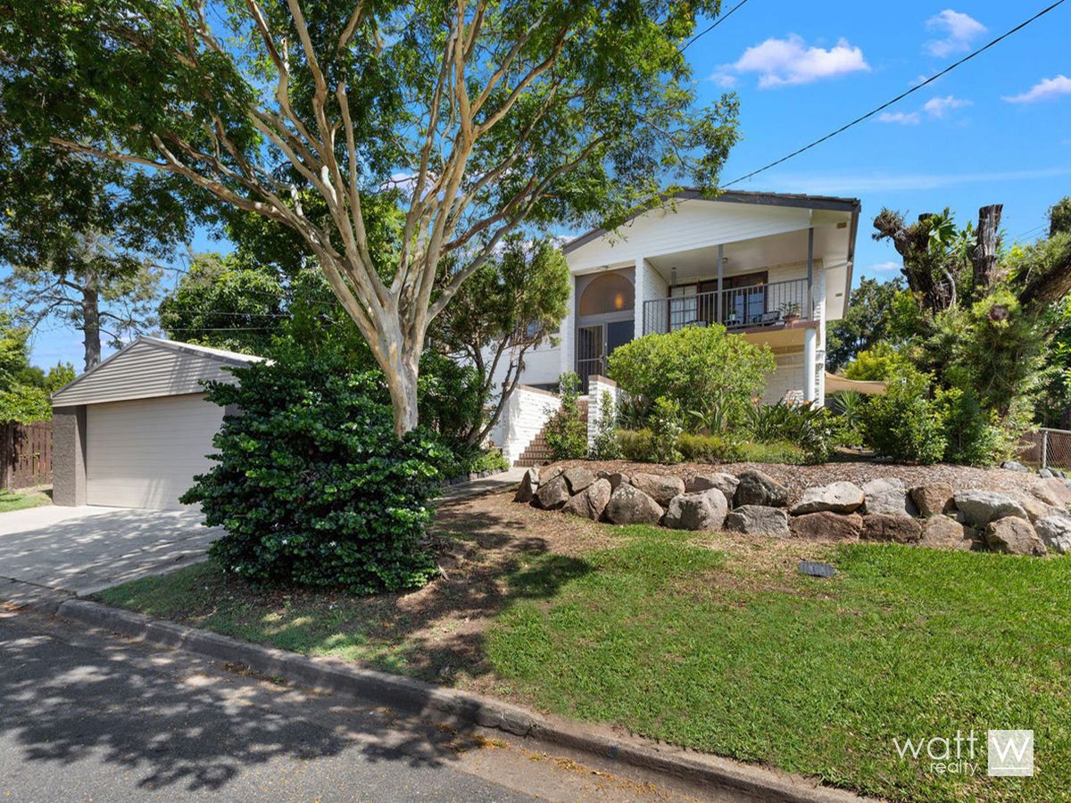 5 bedrooms House in 16 Abbey Street WAVELL HEIGHTS QLD, 4012