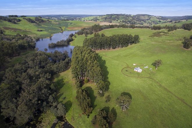Picture of 77 Hawterville Road, MULLALYUP WA 6252