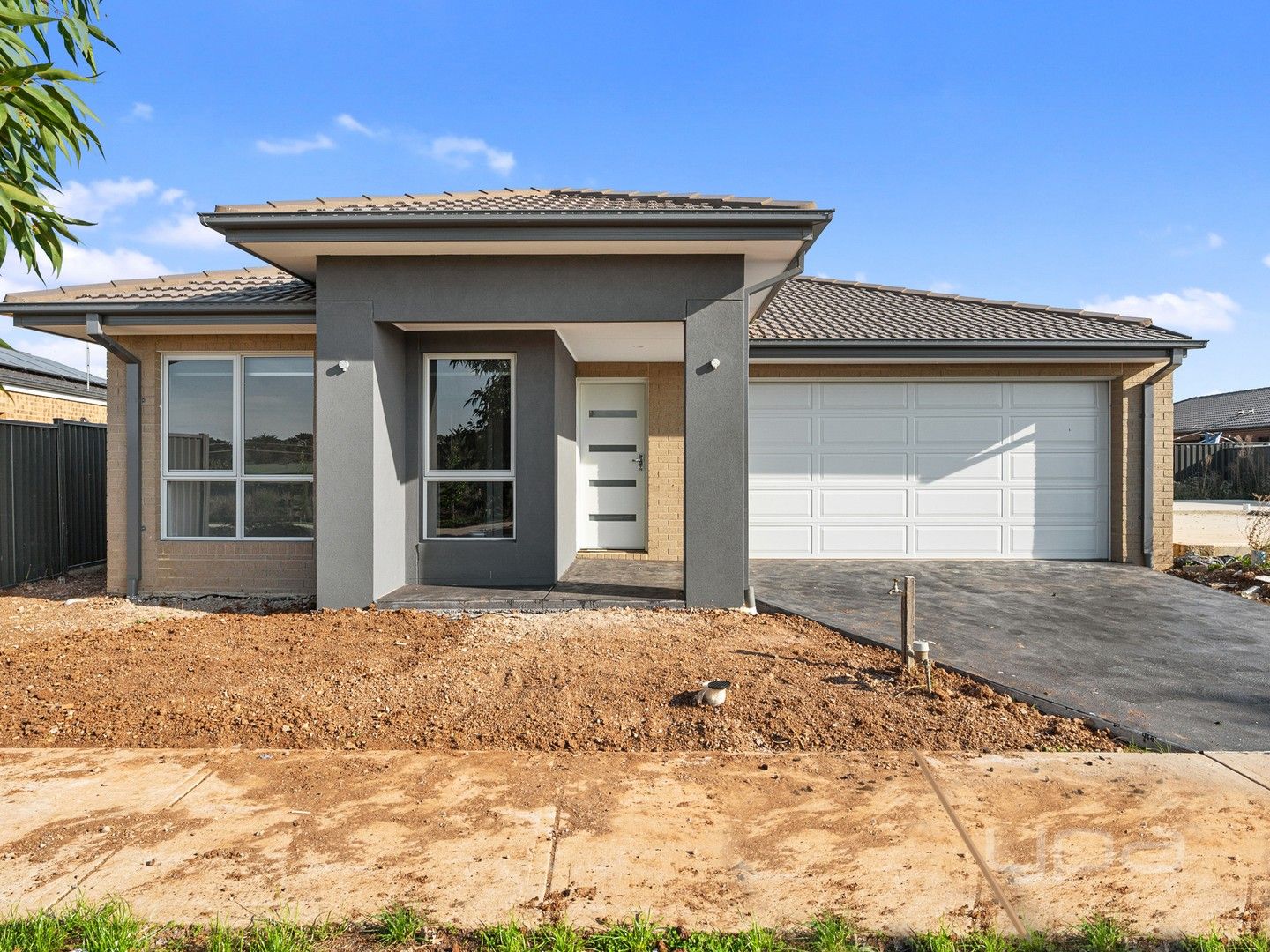 3 bedrooms House in 69 Greenpoint Drive ROCKBANK VIC, 3335