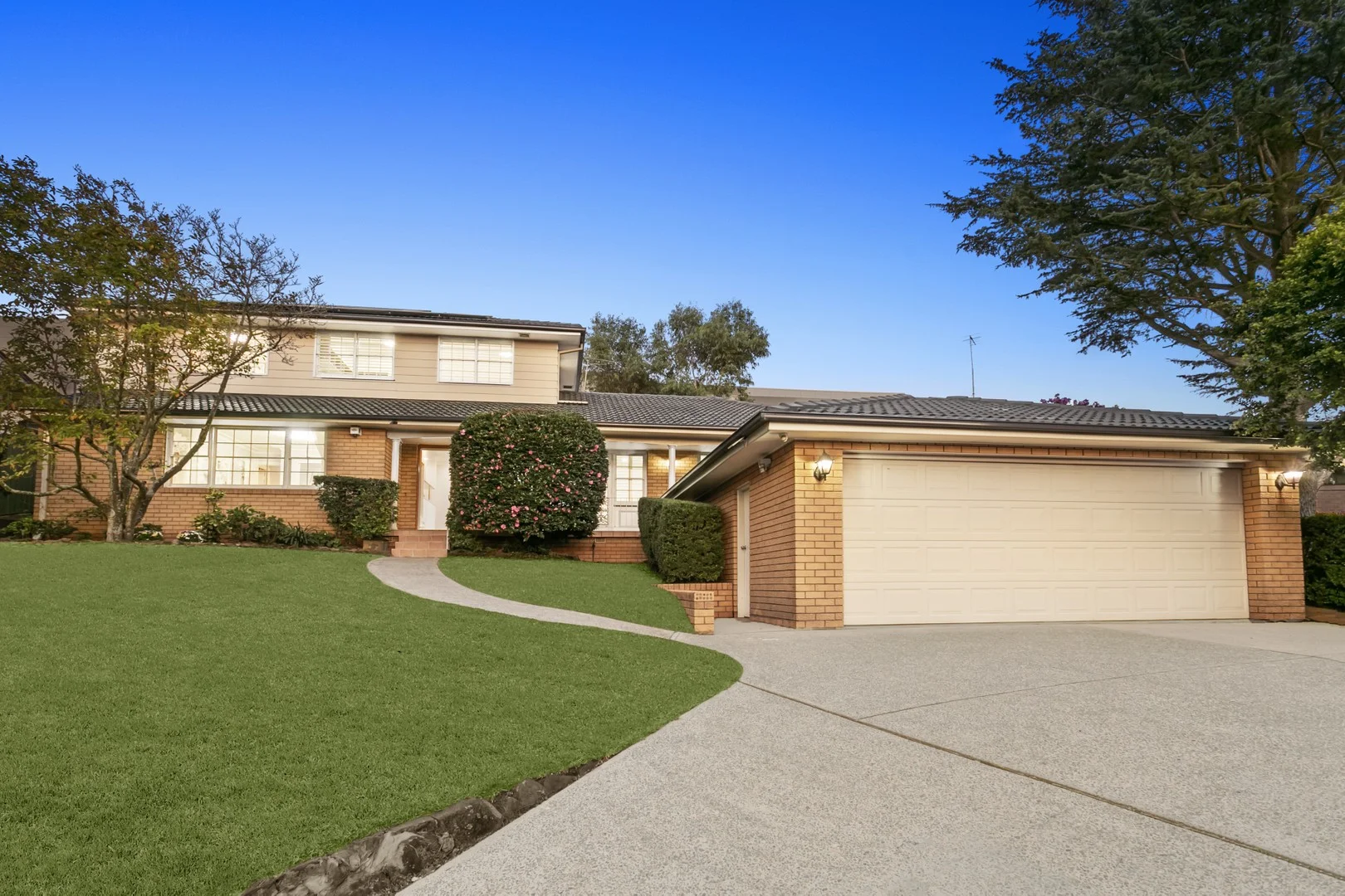 8 Hillside Place, West Pennant Hills NSW 2125