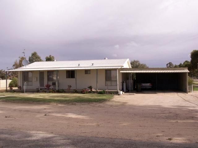 27 Bedford Street, Kellerberrin WA 6410