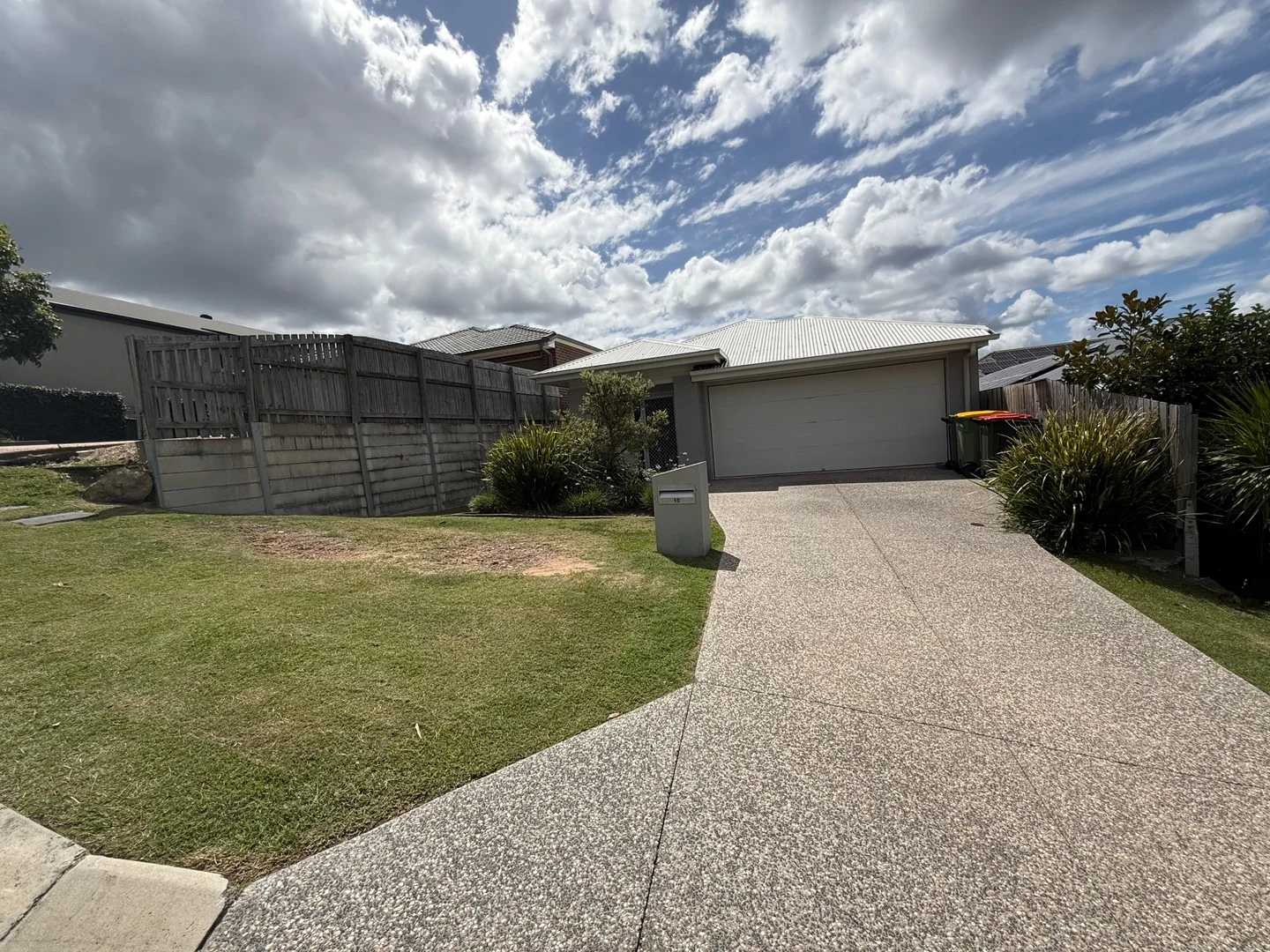 10 Silvertop Crescent, Spring Mountain QLD 4300