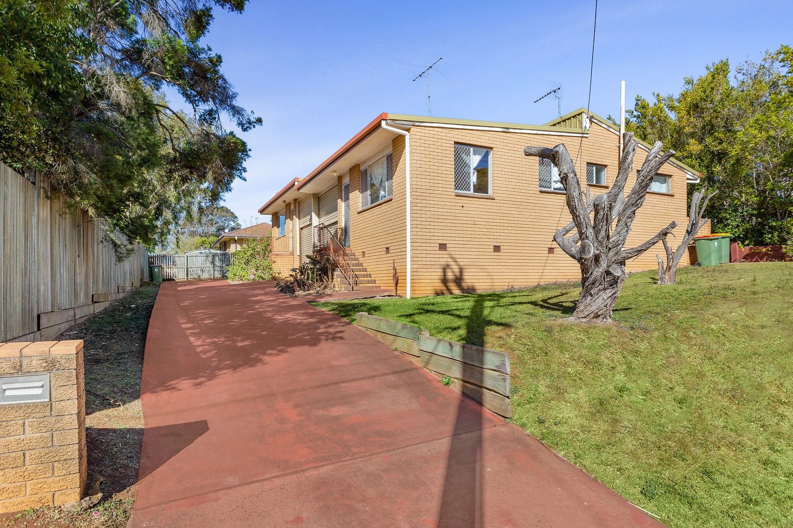 2 bedrooms Apartment / Unit / Flat in Unit 1/172 Tor Street ROCKVILLE QLD, 4350