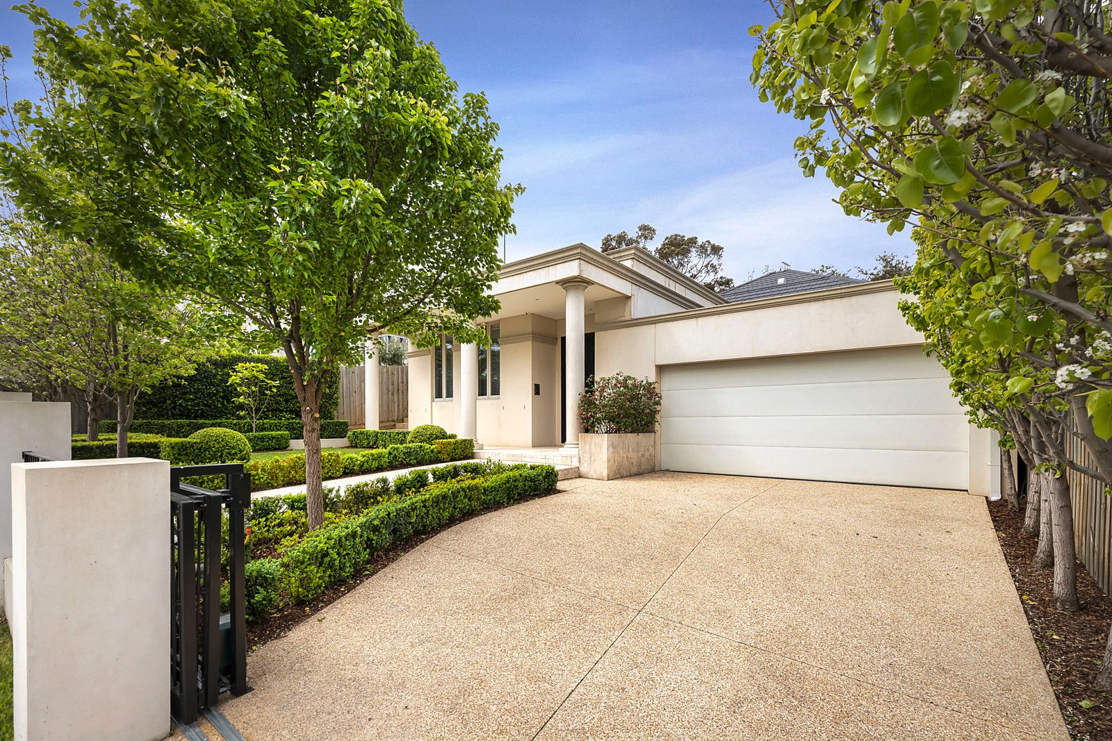 4 bedrooms House in 43 Afton Street ABERFELDIE VIC, 3040