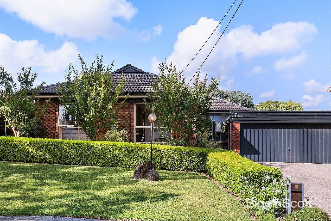 3 bedrooms House in 16 Calderwood Avenue WHEELERS HILL VIC, 3150