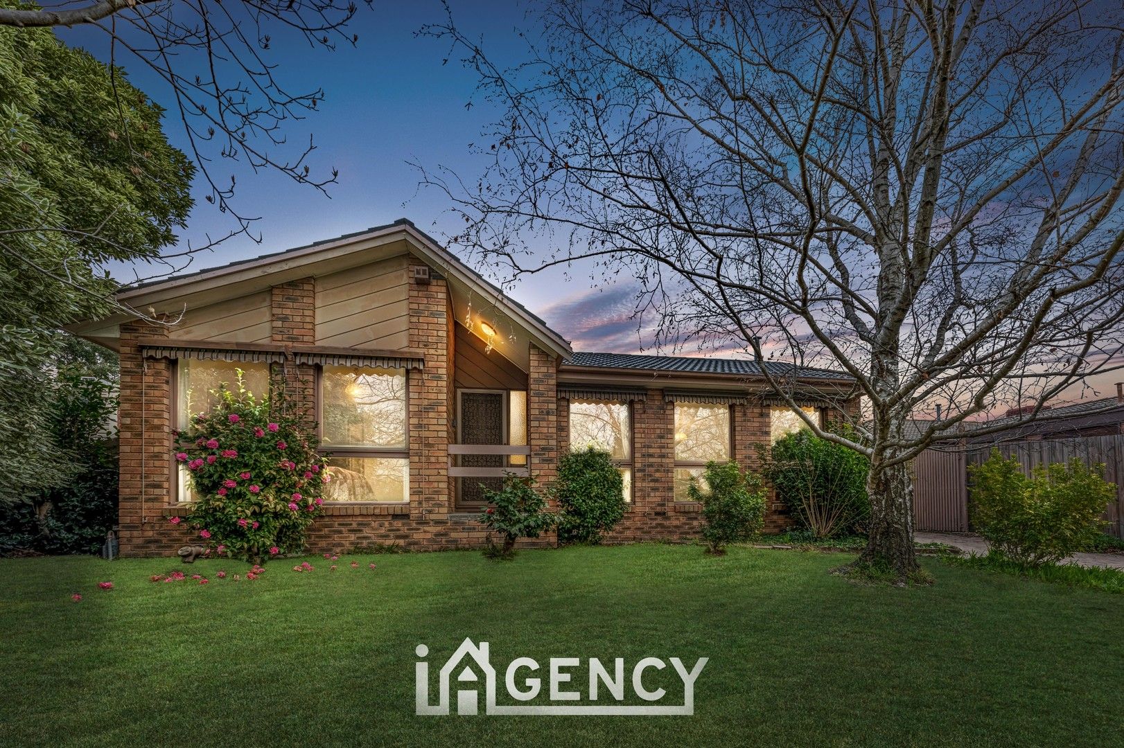 4 bedrooms House in 6 William Hovell Drive ENDEAVOUR HILLS VIC, 3802
