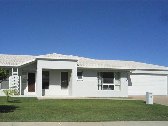 3 bedrooms House in 16 Pierce Street MOUNT LOUISA QLD, 4814