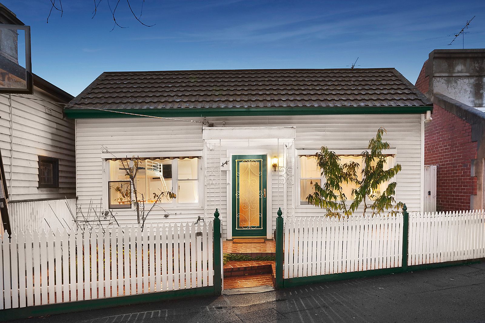 14 Merton Street, Albert Park Property History & Address Research