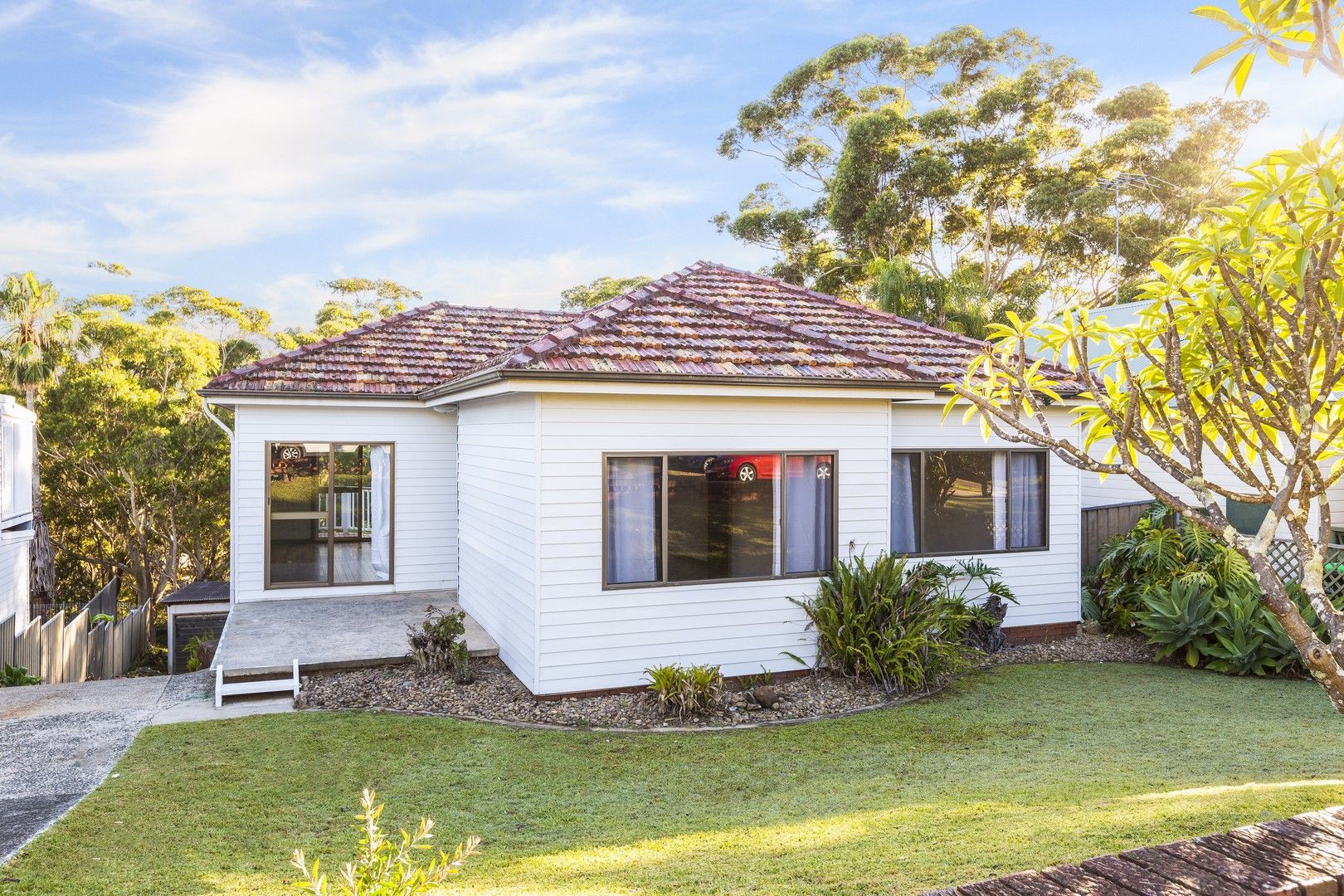 3 bedrooms House in 9 Carter Crescent GYMEA BAY NSW, 2227