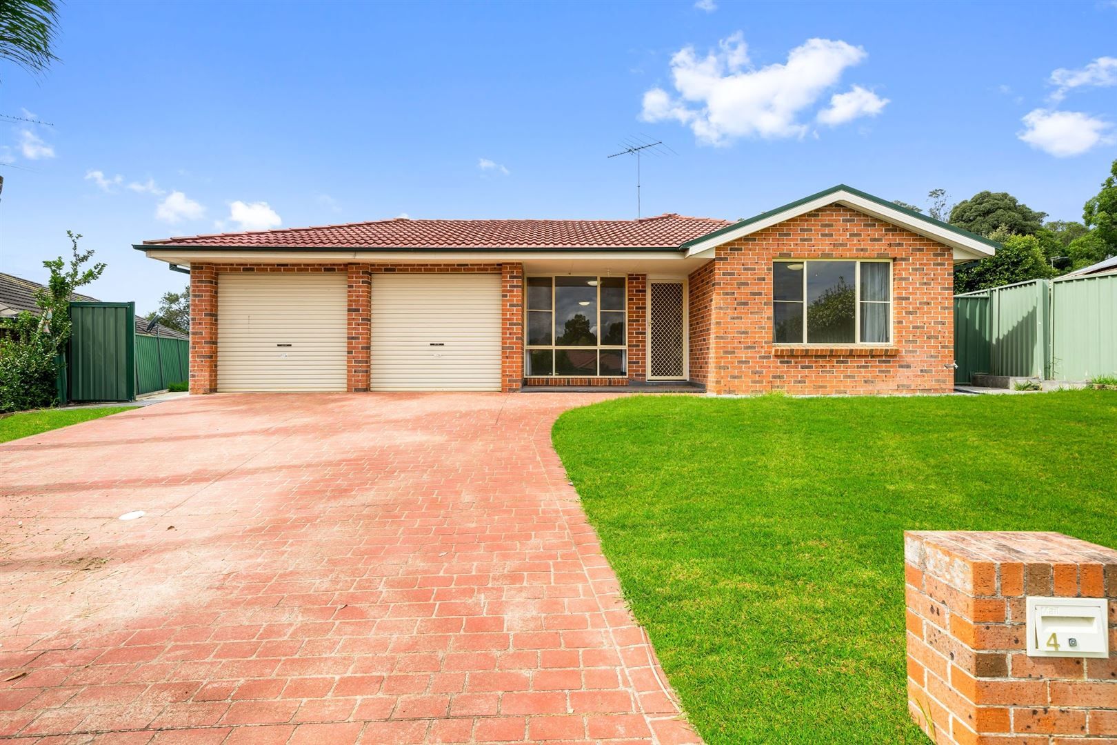 4 bedrooms House in 4 Forde Place CURRANS HILL NSW, 2567