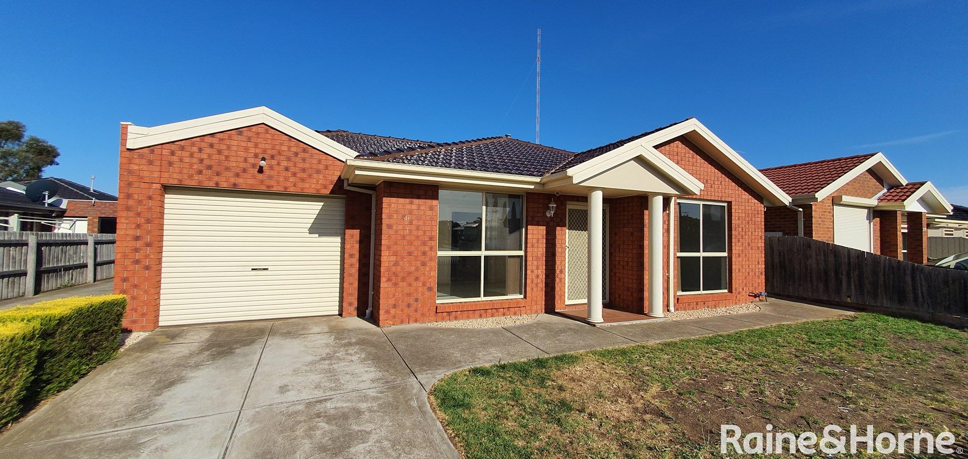 3 bedrooms Apartment / Unit / Flat in 1/41 Wilmot Drive DELAHEY VIC, 3037