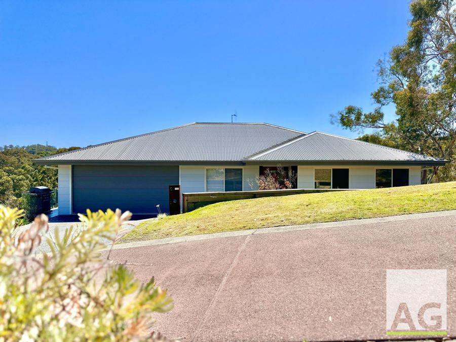 4 bedrooms House in 5 Camellia Close TALLWOODS VILLAGE NSW, 2430