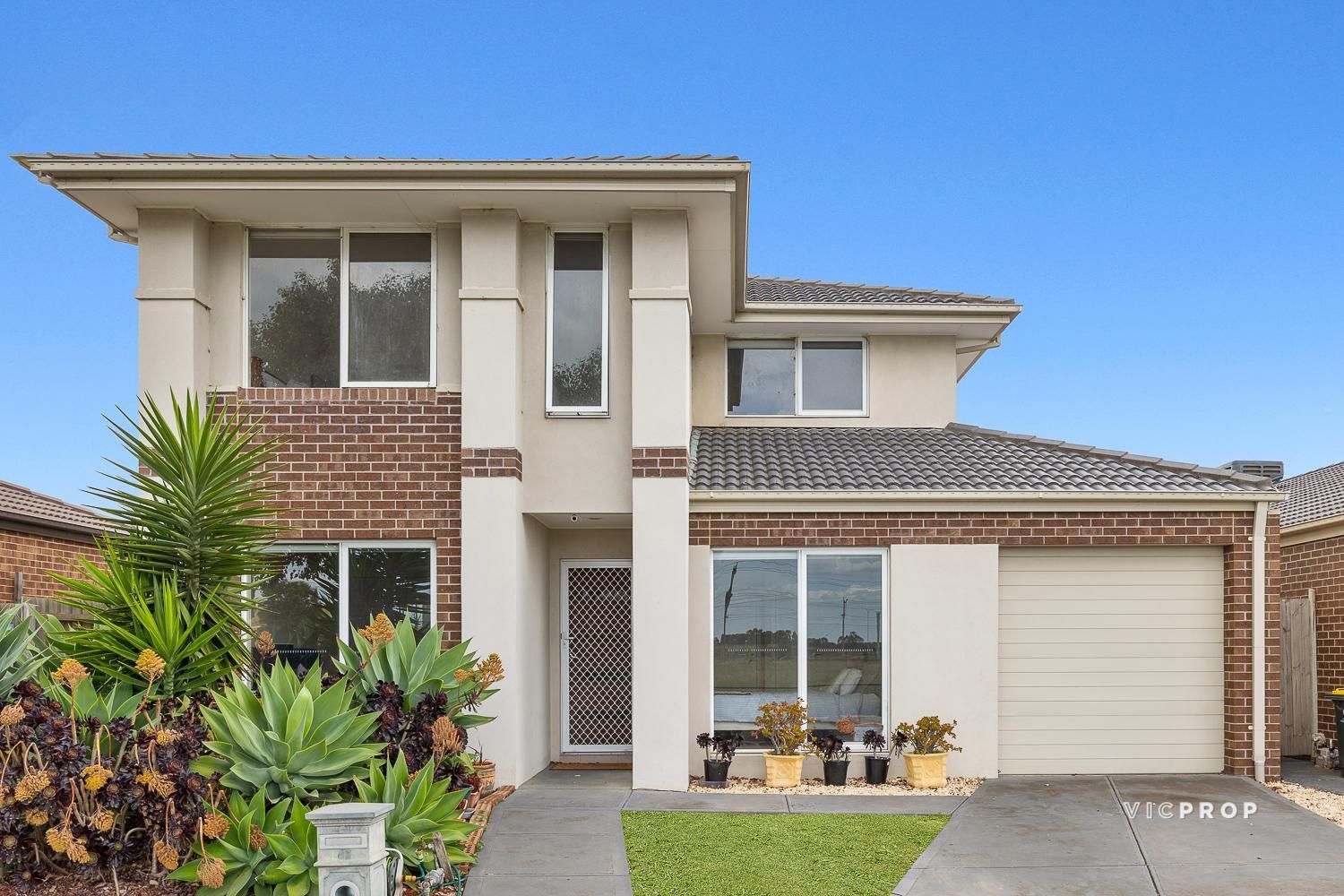 7 bedrooms House in 13 Saturn Drive TRUGANINA VIC, 3029