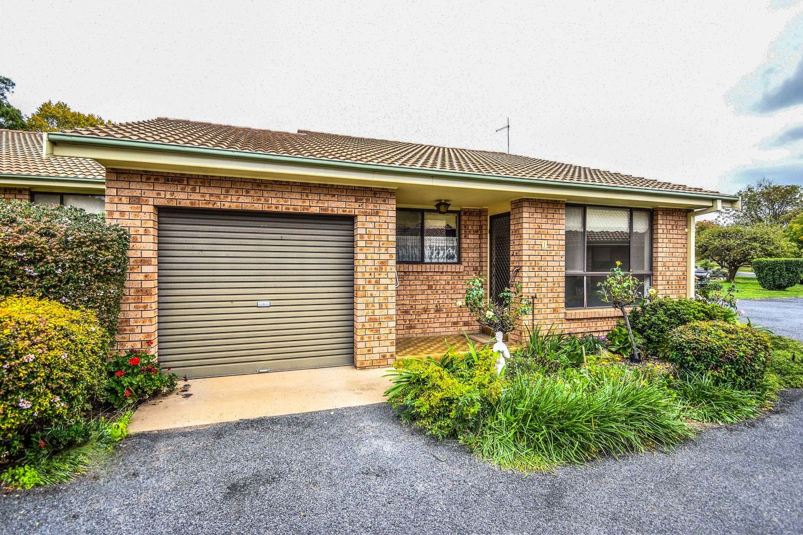 2 bedrooms Apartment / Unit / Flat in 1/9 Amangu Close ORANGE NSW, 2800