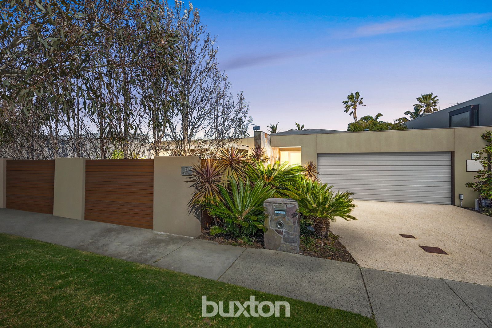 8 Gordon Crescent, Black Rock VIC 3193, Image 0